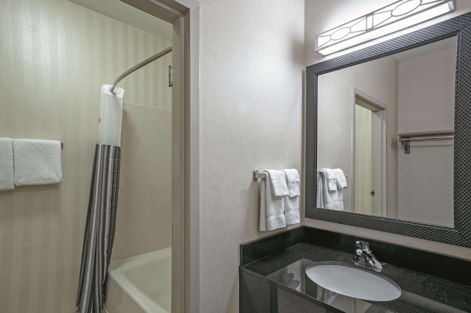 Hotel La Quinta By Wyndham Manassas Battlefield Extérieur photo